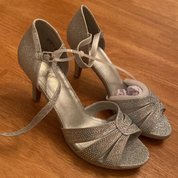 Dream Pairs silver sparkly geeked sandals ankle straps NEW sz 11 very pretty - Picture 2 of 12